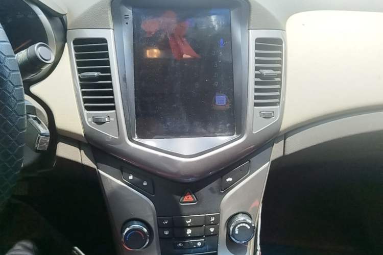 Used Chevrolet Cruze 2015 1.5L Classic SE MT Audio And AC Panel