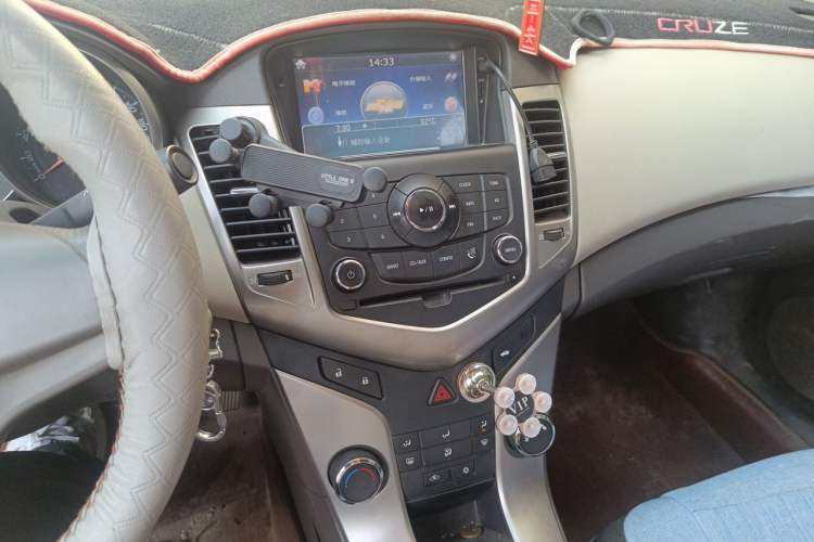 Used Chevrolet Cruze 2015 1.5L Classic SL MT Audio And AC Panel