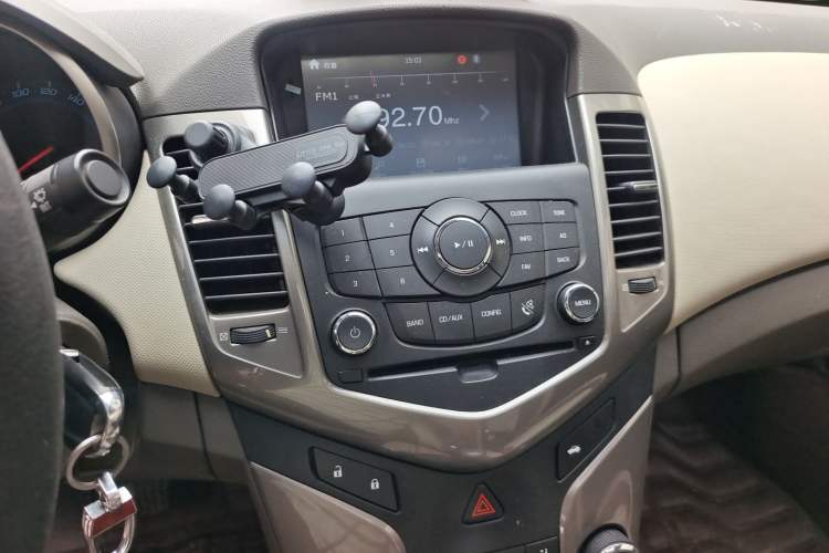 Used Chevrolet Cruze 2015 1.5L Classic SE AT Audio And AC Panel