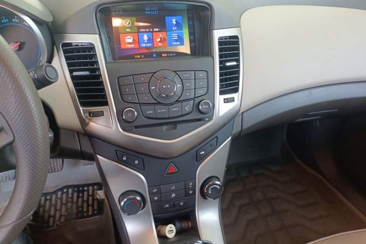 Used Chevrolet Cruze 2015 1.5L Classic SL MT Audio And AC Panel