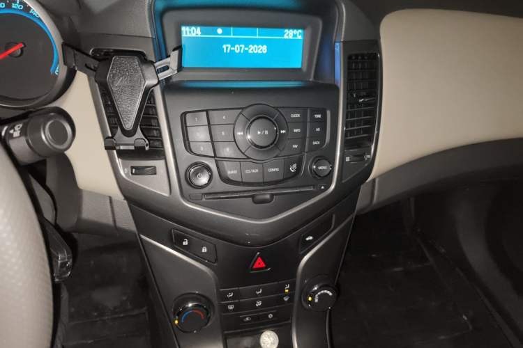 Used Chevrolet Cruze 2015 1.5L Classic SE MT Audio And AC Panel