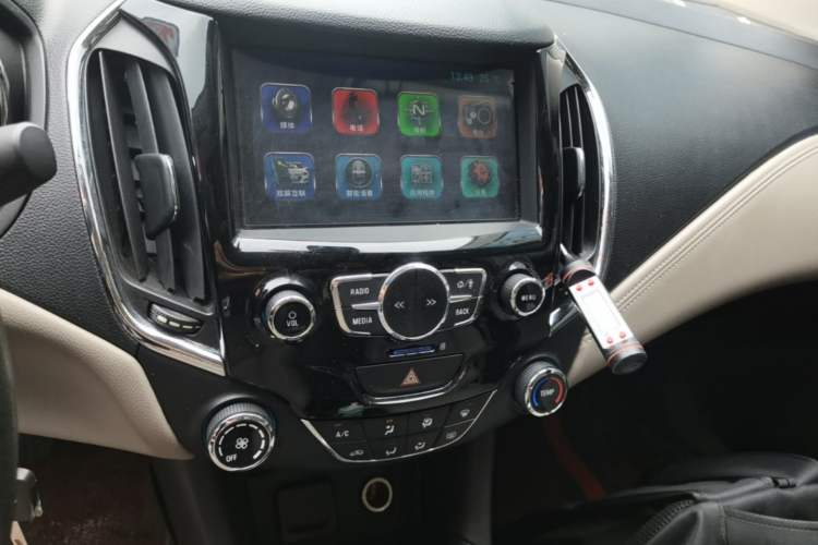 Used Chevrolet Cruze 2015 1.5L Automatic Luxury Edition Audio And AC Panel