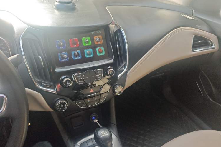 Used Chevrolet Cruze 2015 1.5L Automatic Luxury Edition Audio And AC Panel