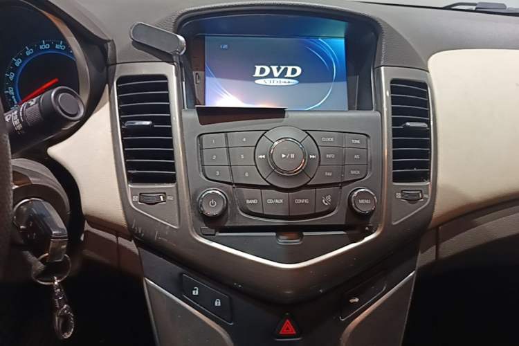 Used Chevrolet Cruze 2015 1.5L Classic SE AT Audio And AC Panel