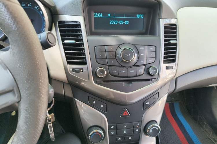 Used Chevrolet Cruze 2015 1.5L Classic SE MT Audio And AC Panel
