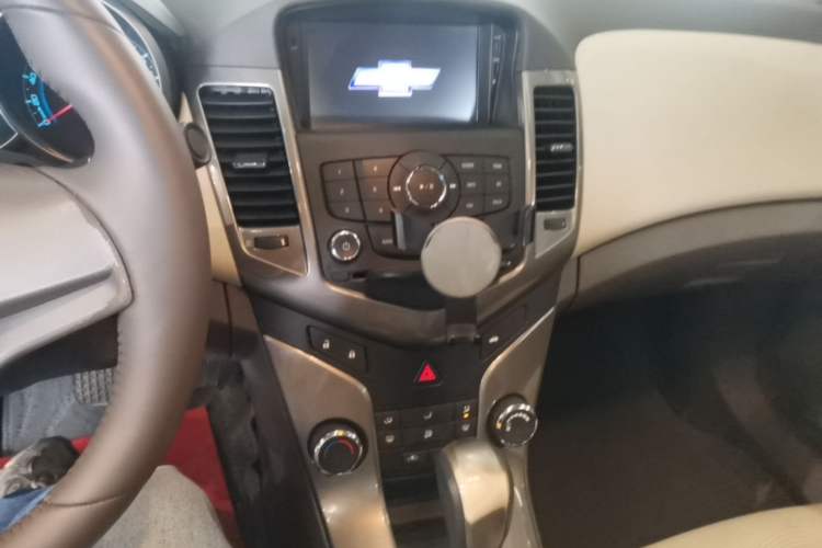Used Chevrolet Cruze 2015 1.5L Classic SE AT Audio And AC Panel