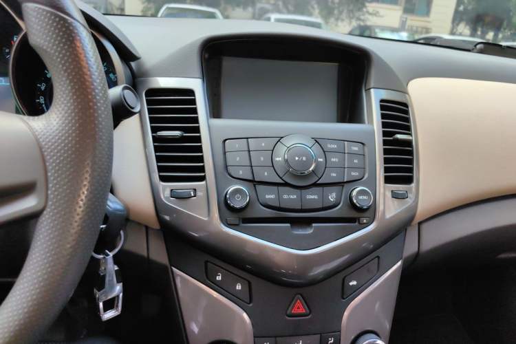 Used Chevrolet Cruze 2015 1.5L Classic SE MT Audio And AC Panel