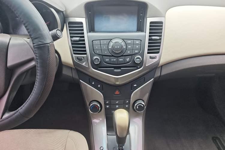 Used Chevrolet Cruze 2015 1.5L Classic SE AT Audio And AC Panel