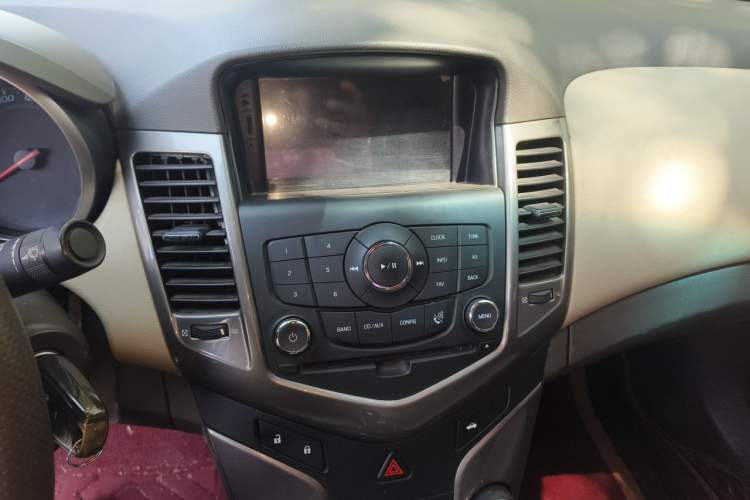 Used Chevrolet Cruze 2015 1.5L Classic SE MT Audio And AC Panel
