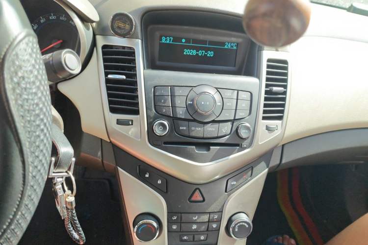 Used Chevrolet Cruze 2015 1.5L Classic SL MT Audio And AC Panel