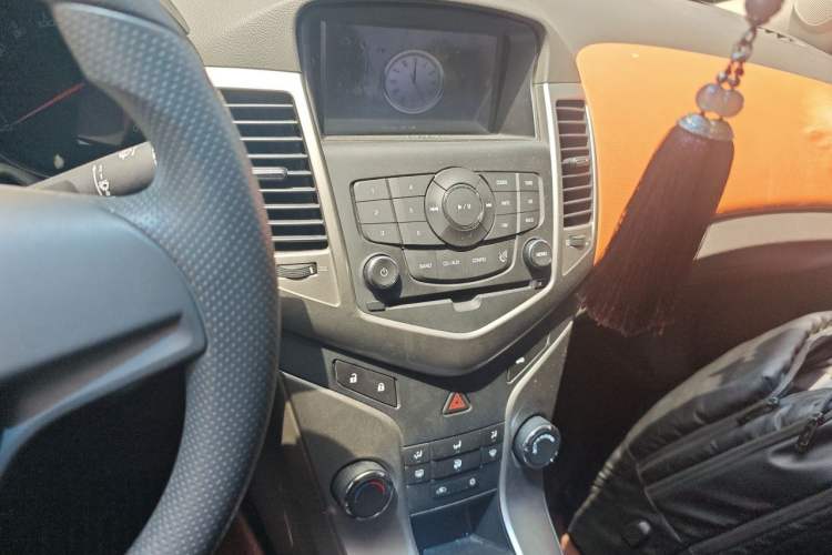 Used Chevrolet Cruze 2015 1.5L Classic SE MT Audio And AC Panel