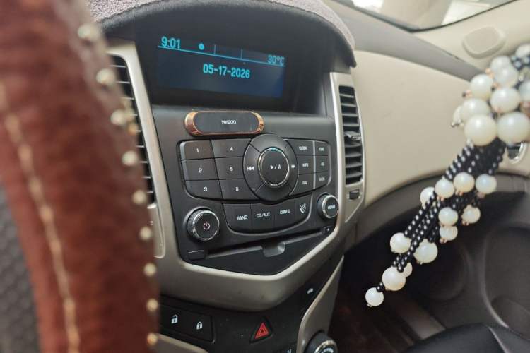Used Chevrolet Cruze 2015 1.5L Classic SL MT Audio And AC Panel