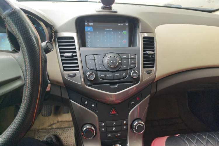 Used Chevrolet Cruze 2015 1.5L Classic SE MT Audio And AC Panel