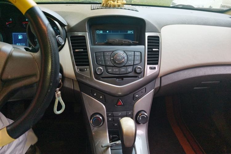 Used Chevrolet Cruze 2015 1.5L Classic SE AT Audio And AC Panel