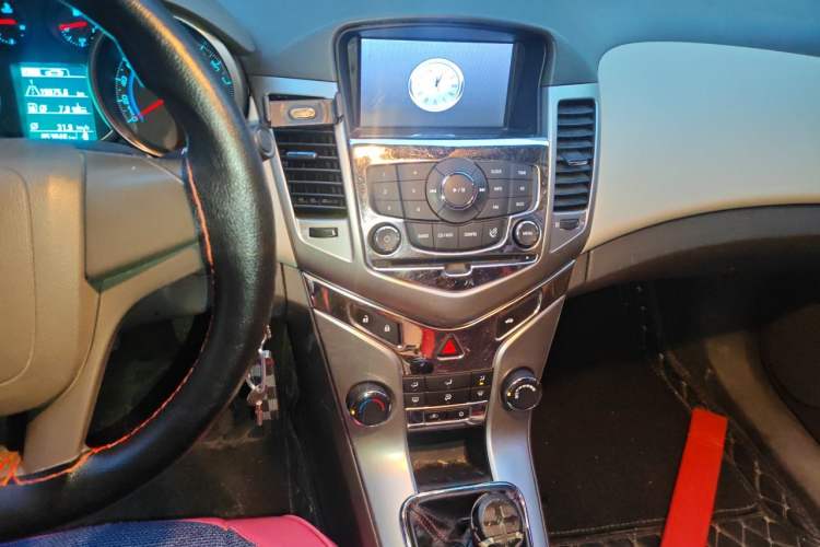 Used Chevrolet Cruze 2015 1.5L Classic SL MT Audio And AC Panel