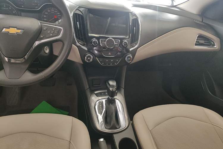 Used Chevrolet Cruze 2015 1.5L Automatic Luxury Edition Audio And AC Panel