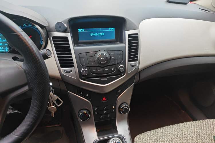 Used Chevrolet Cruze 2015 1.5L Classic SL MT Audio And AC Panel