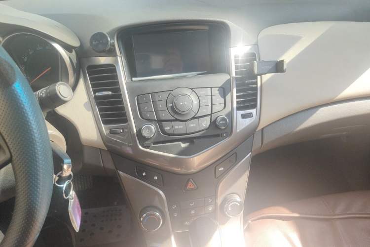 Used Chevrolet Cruze 2015 1.5L Classic SE AT Audio And AC Panel