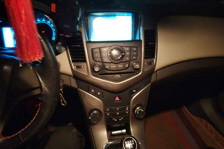 Used Chevrolet Cruze 2015 1.5L Classic SE MT Audio And AC Panel