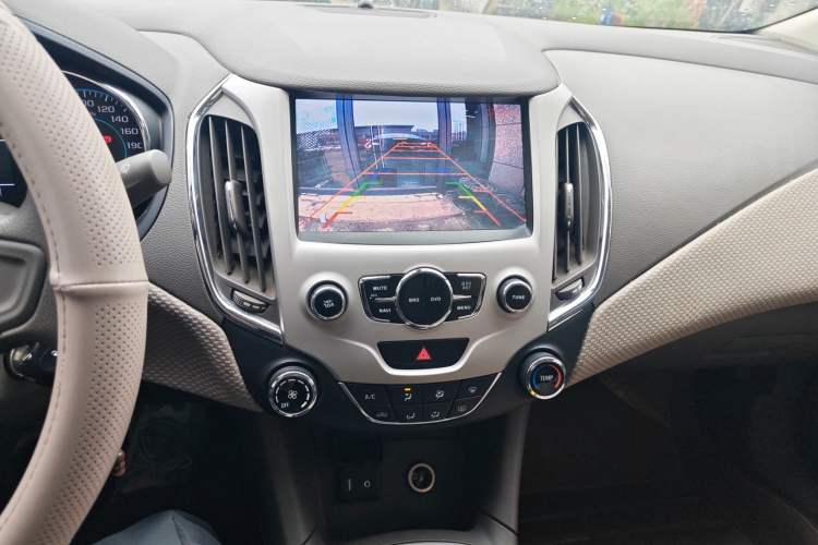 Used Chevrolet Cruze 2015 1.5L Manual Fashion Edition Audio And AC Panel