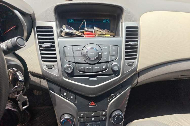 Used Chevrolet Cruze 2015 1.5L Classic SE MT Audio And AC Panel