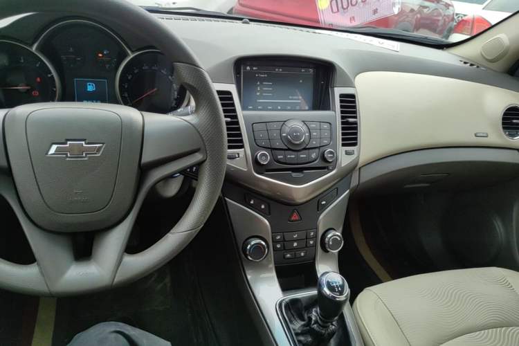 Used Chevrolet Cruze 2015 1.5L Classic SE MT Audio And AC Panel