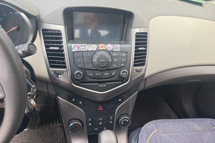 Used Chevrolet Cruze 2015 1.5L Classic SE AT Audio And AC Panel