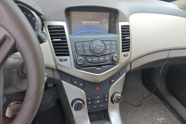 Used Chevrolet Cruze 2015 1.5L Classic SL MT Audio And AC Panel