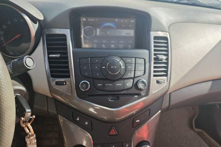 Used Chevrolet Cruze 2015 1.5L Classic SE MT Audio And AC Panel