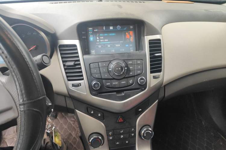 Used Chevrolet Cruze 2015 1.5L Classic SL MT Audio And AC Panel