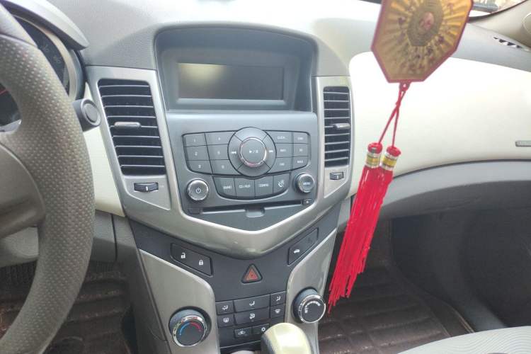 Used Chevrolet Cruze 2015 1.5L Classic SE AT Audio And AC Panel