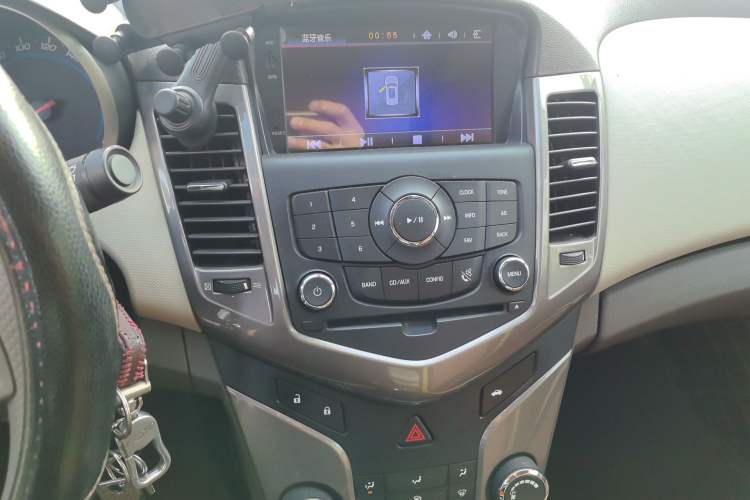 Used Chevrolet Cruze 2015 1.5L Classic SE MT Audio And AC Panel