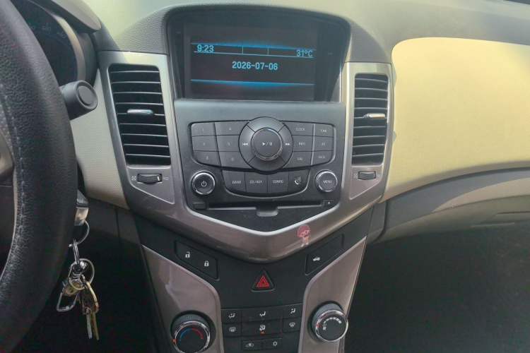 Used Chevrolet Cruze 2015 1.5L Classic SE MT Audio And AC Panel
