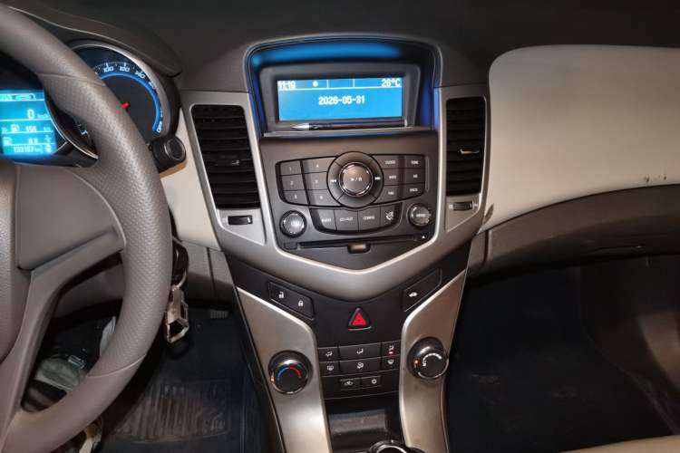 Used Chevrolet Cruze 2015 1.5L Classic SL MT Audio And AC Panel
