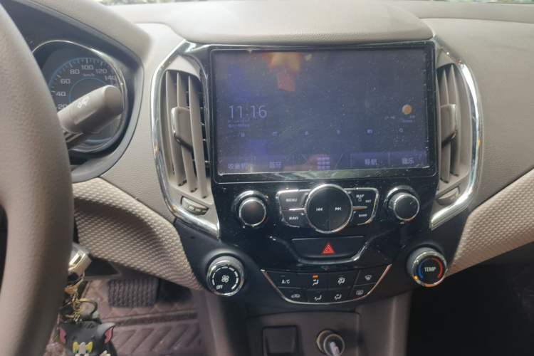 Used Chevrolet Cruze 2015 1.5L Automatic Fashion Navigation Edition Audio And AC Panel