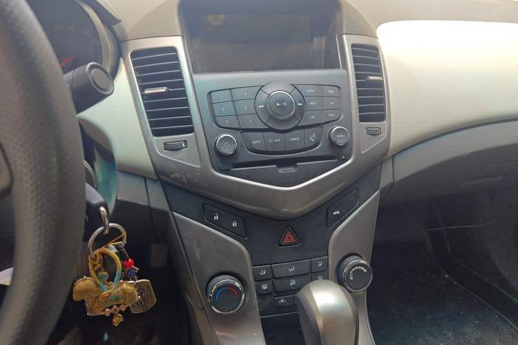 Used Chevrolet Cruze 2015 1.5L Classic SE AT Audio And AC Panel