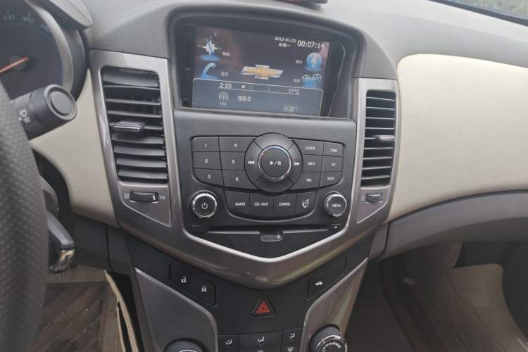 Used Chevrolet Cruze 2015 1.5L Classic SE AT Audio And AC Panel