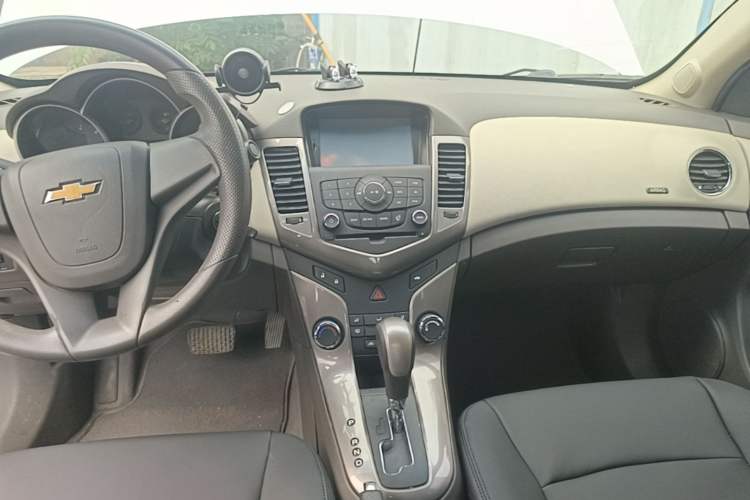 Used Chevrolet Cruze 2015 1.5L Classic SE AT Audio And AC Panel