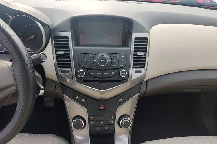 Used Chevrolet Cruze 2015 1.5L Classic SE MT Audio And AC Panel