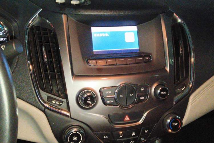 Used Chevrolet Cruze 2015 1.4T DCG Luxury Edition Audio And AC Panel