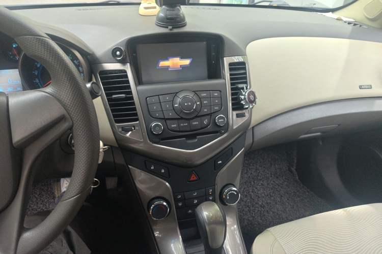 Used Chevrolet Cruze 2015 1.5L Classic SE AT Audio And AC Panel