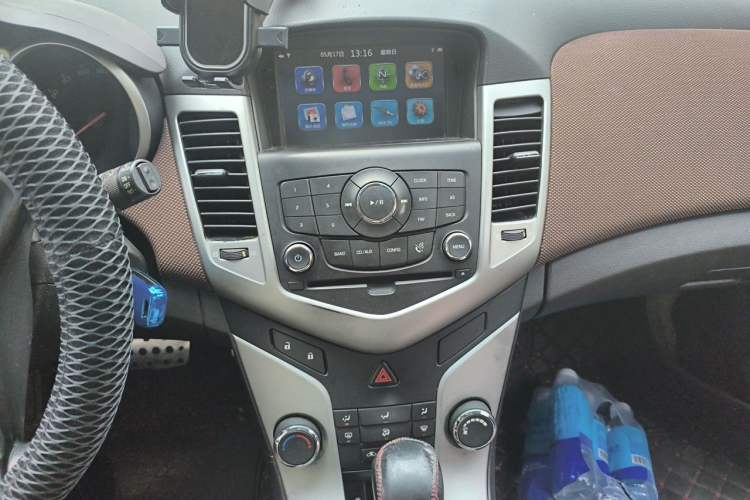 Used Chevrolet Cruze 2015 Hatchback 1.6L Automatic Comfort Edition Audio And AC Panel