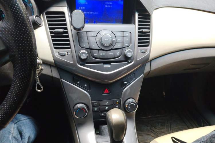 Used Chevrolet Cruze 2015 1.5L Automatic Luxury Edition Audio And AC Panel