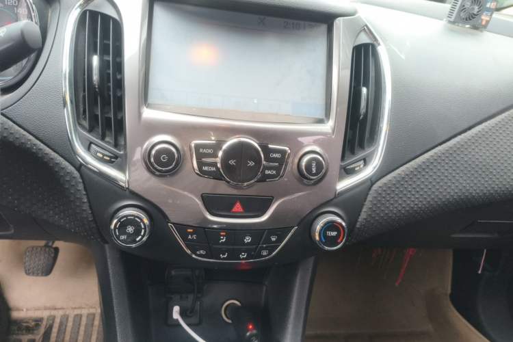 Used Chevrolet Cruze 2015 1.5L Manual Elite Edition Audio And AC Panel