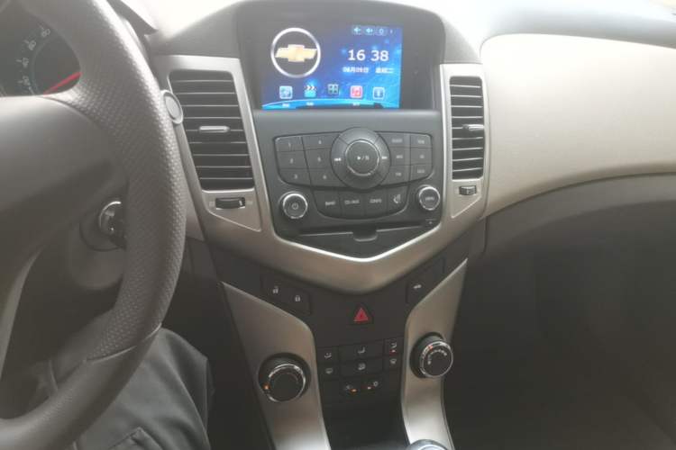 Used Chevrolet Cruze 2015 1.5L Classic SL MT Audio And AC Panel