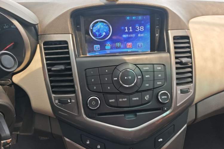Used Chevrolet Cruze 2015 1.5L Classic SE MT Audio And AC Panel