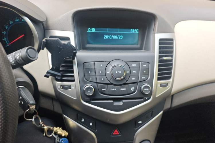 Used Chevrolet Cruze 2015 1.5L Classic SL MT Audio And AC Panel