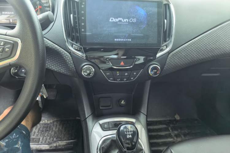 Used Chevrolet Cruze 2015 1.5L Manual Elite Edition Audio And AC Panel