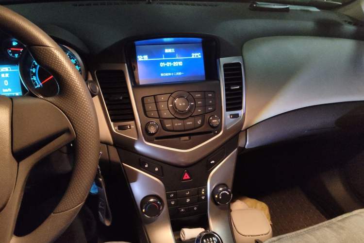 Used Chevrolet Cruze 2015 1.5L Classic SL MT Audio And AC Panel