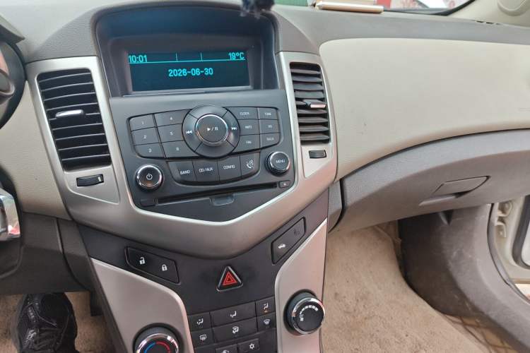 Used Chevrolet Cruze 2015 1.5L Classic SL MT Audio And AC Panel